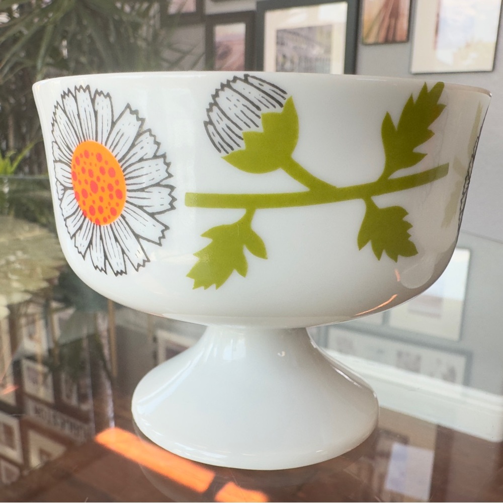 Adorable Vintage Pair of Pop Art Flower Power Sherbets